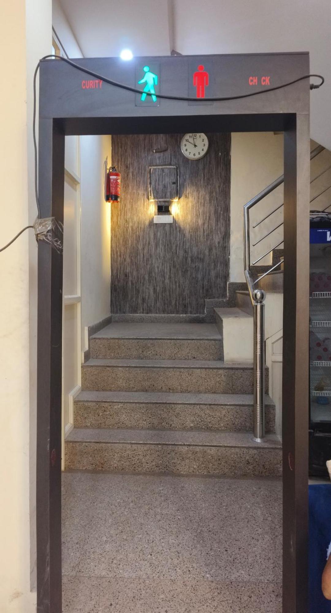 Hotel Luxury Global New Delhi Bagian luar foto