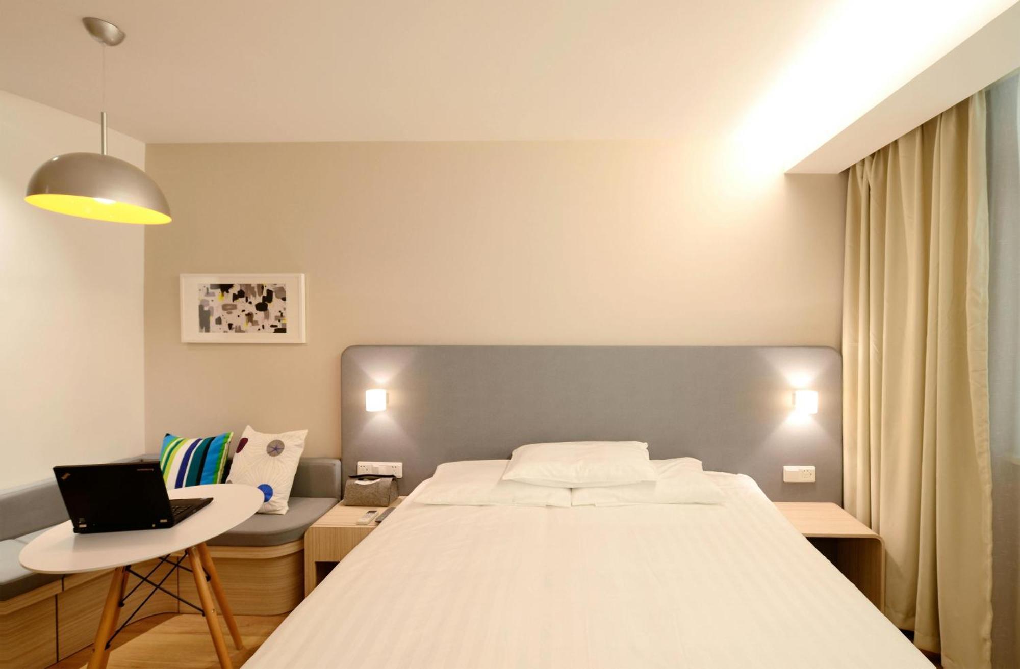 Hotel Luxury Global New Delhi Bagian luar foto
