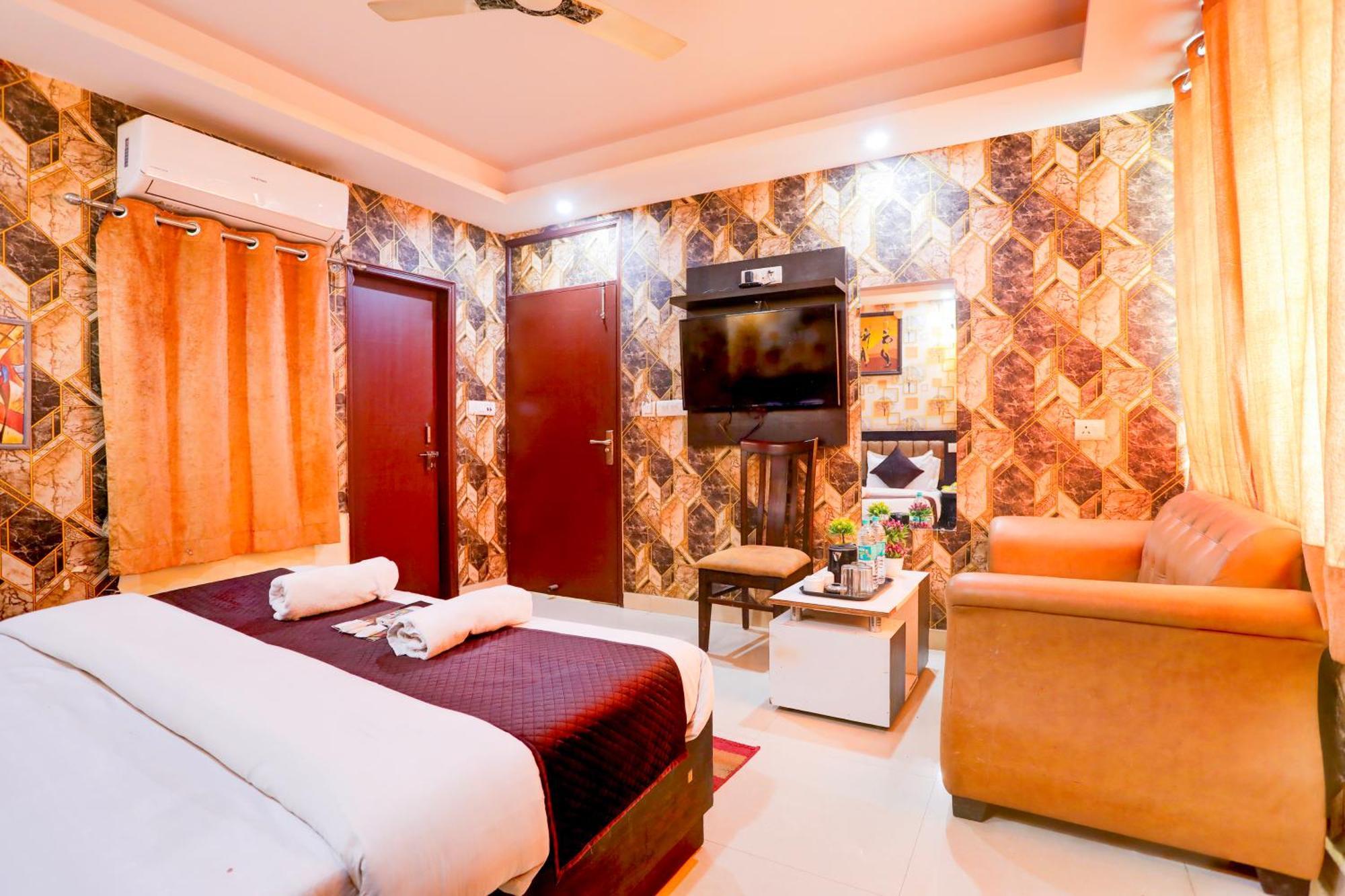 Hotel Luxury Global New Delhi Bagian luar foto