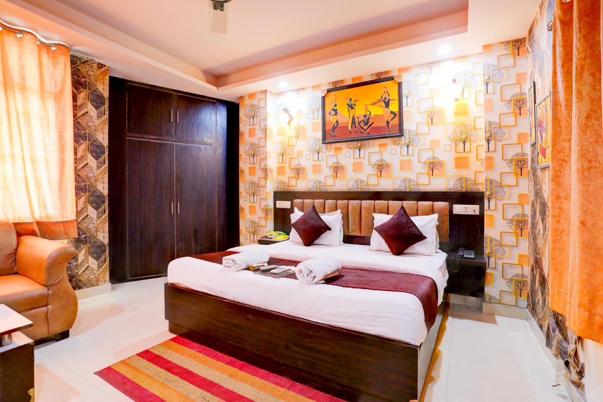 Hotel Luxury Global New Delhi Bagian luar foto