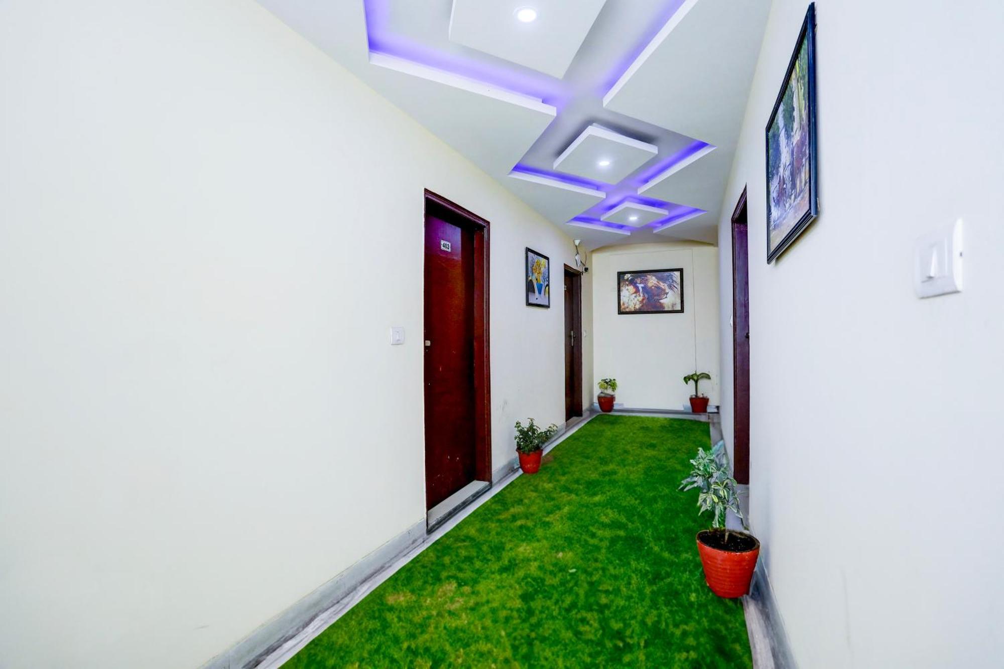 Hotel Luxury Global New Delhi Bagian luar foto